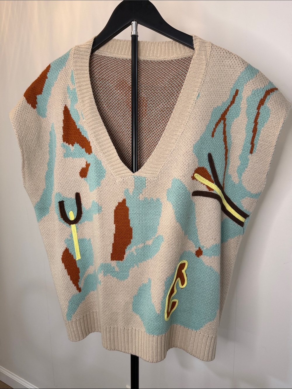 Beige V-Neck Abstract Knit Sweater Vest - Brand Unspecified